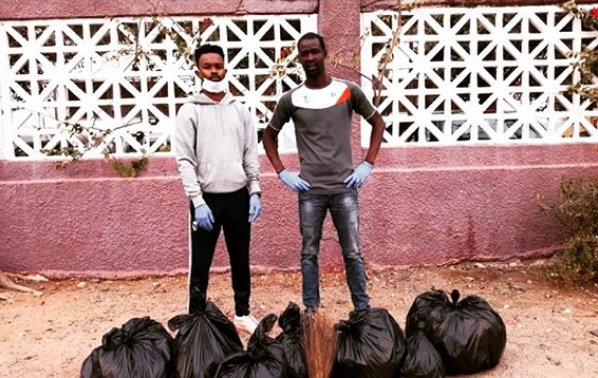 Arrêt sur image – Clean up challenge : Elzo Jamdong nettoie Lycée Lamine Guèye