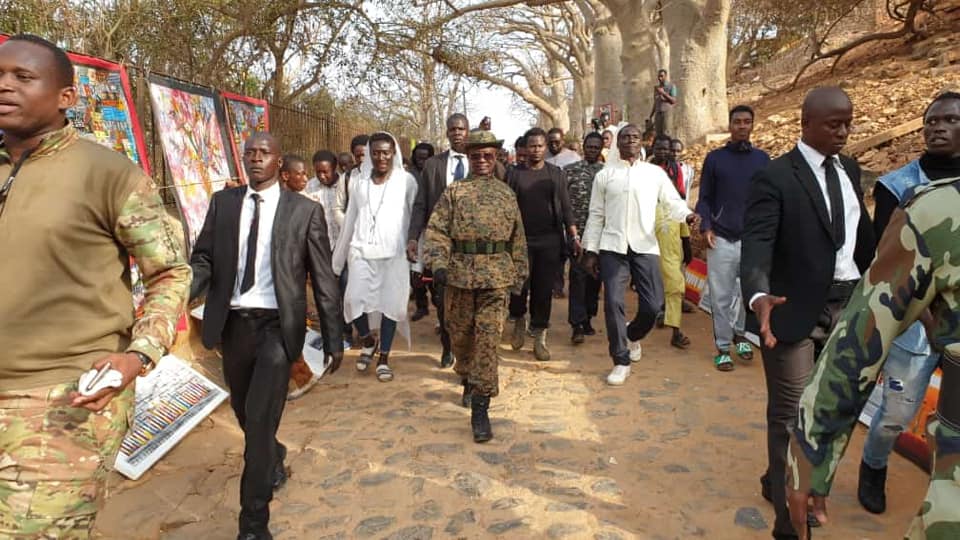 Promenade du Général KARA dans les rues de l’Ile de Gorée