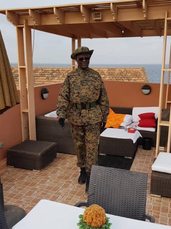 Promenade du Général KARA dans les rues de l’Ile de Gorée