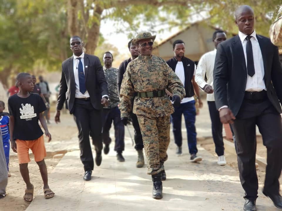 Promenade du Général KARA dans les rues de l’Ile de Gorée