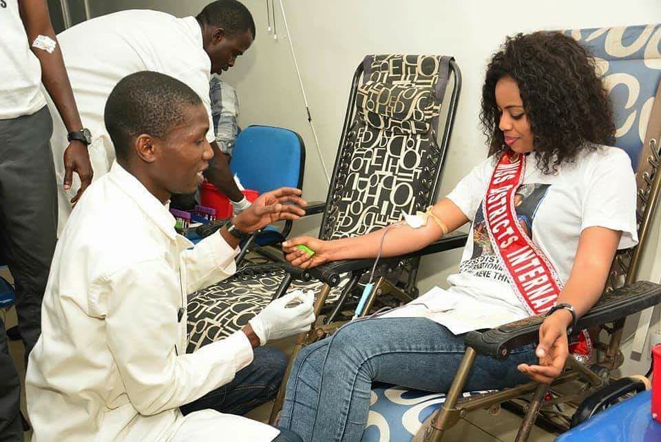 la beauté époustouflante de Sala Miss District International