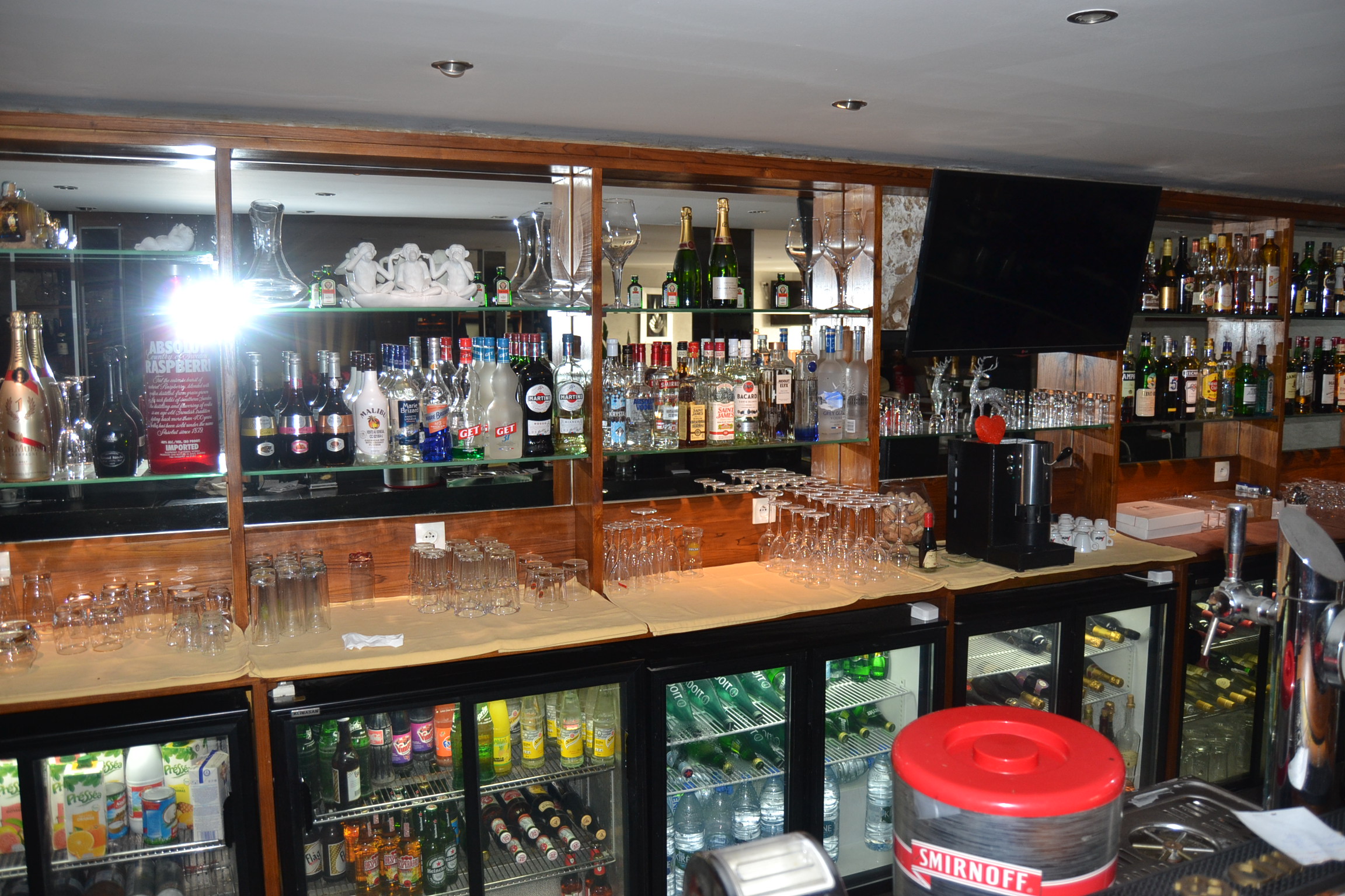 Découvrez le nouveau chez KATIA LOUNGE aux Almadies avec sa nouvelle gérante Samira l'ex mannequin.