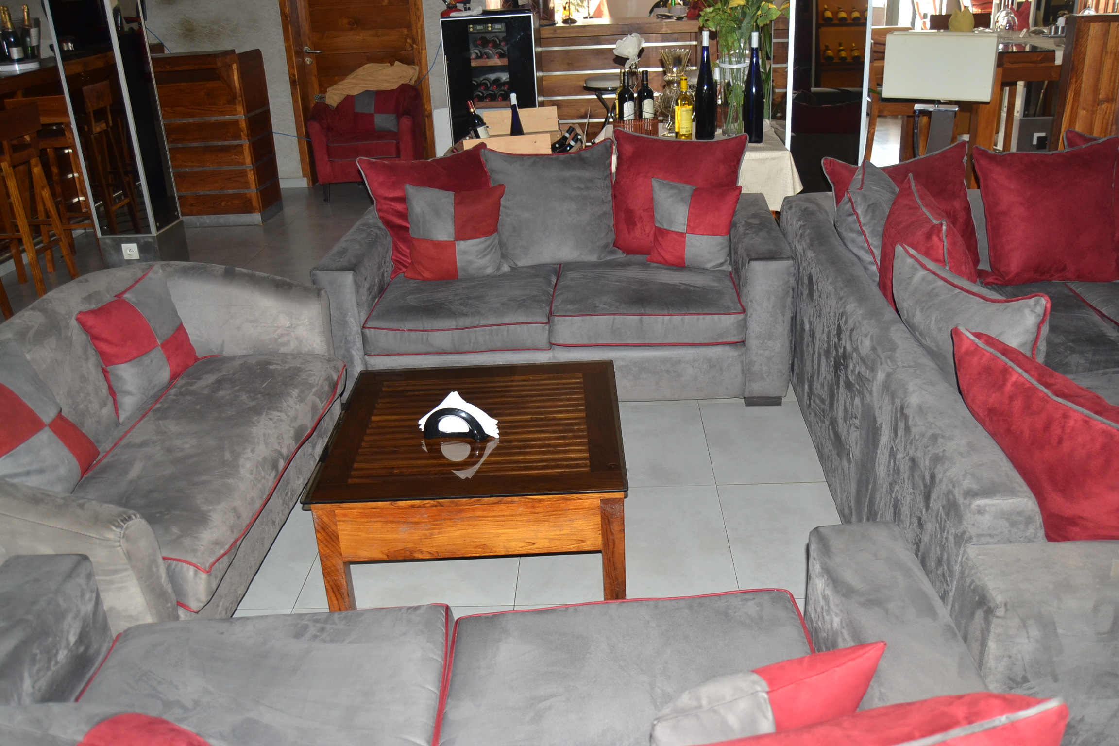 Découvrez le nouveau chez KATIA LOUNGE aux Almadies avec sa nouvelle gérante Samira l'ex mannequin.