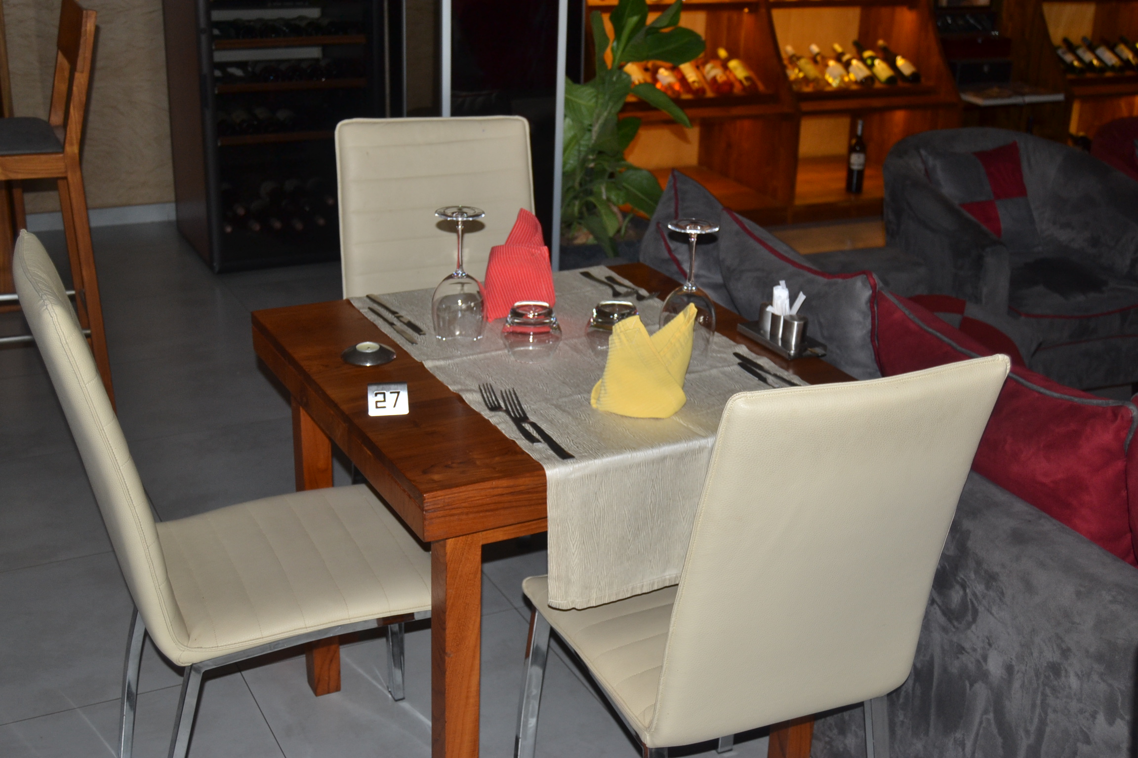 Découvrez le nouveau chez KATIA LOUNGE aux Almadies avec sa nouvelle gérante Samira l'ex mannequin.