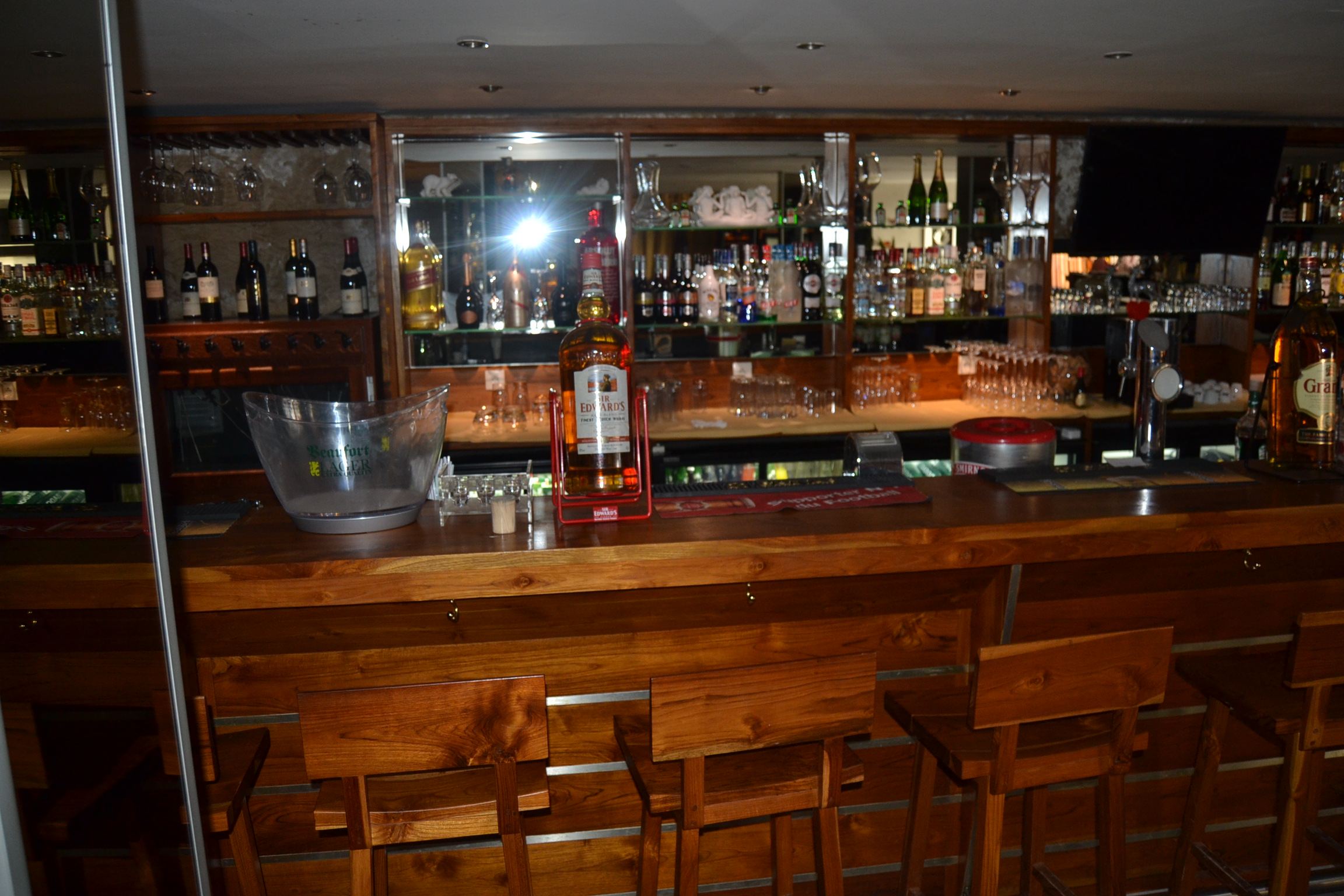 Découvrez le nouveau chez KATIA LOUNGE aux Almadies avec sa nouvelle gérante Samira l'ex mannequin.