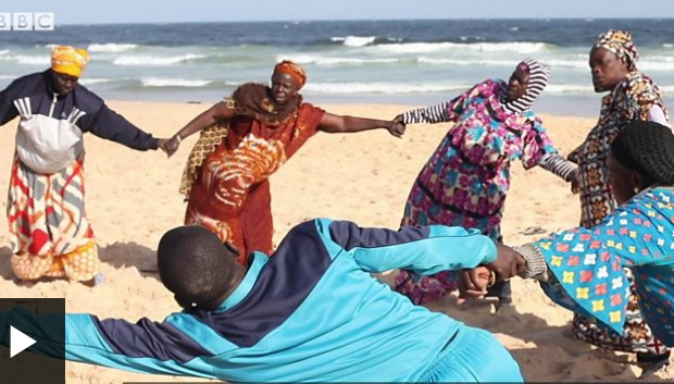 Au Sénégal, des femmes font des exercices physiques pour vaincre les maladies