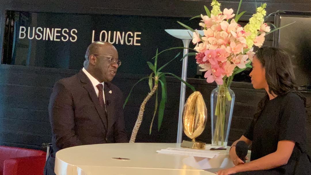 Les coulisses de l'émission spéciale consacrée à la 15eme édition de la prestigieuse cérémonie des cauris d'or. Avec en guest star le Président Mbagnick Diop et la  charmante Lea.