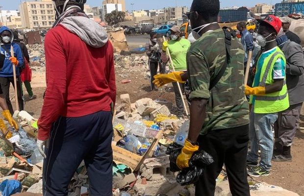 Fête de l’indépendance du SÉNÉGAL: une journée pour nettoyer tous ensemble, des alentours du stade Léopold Sédar Senghor