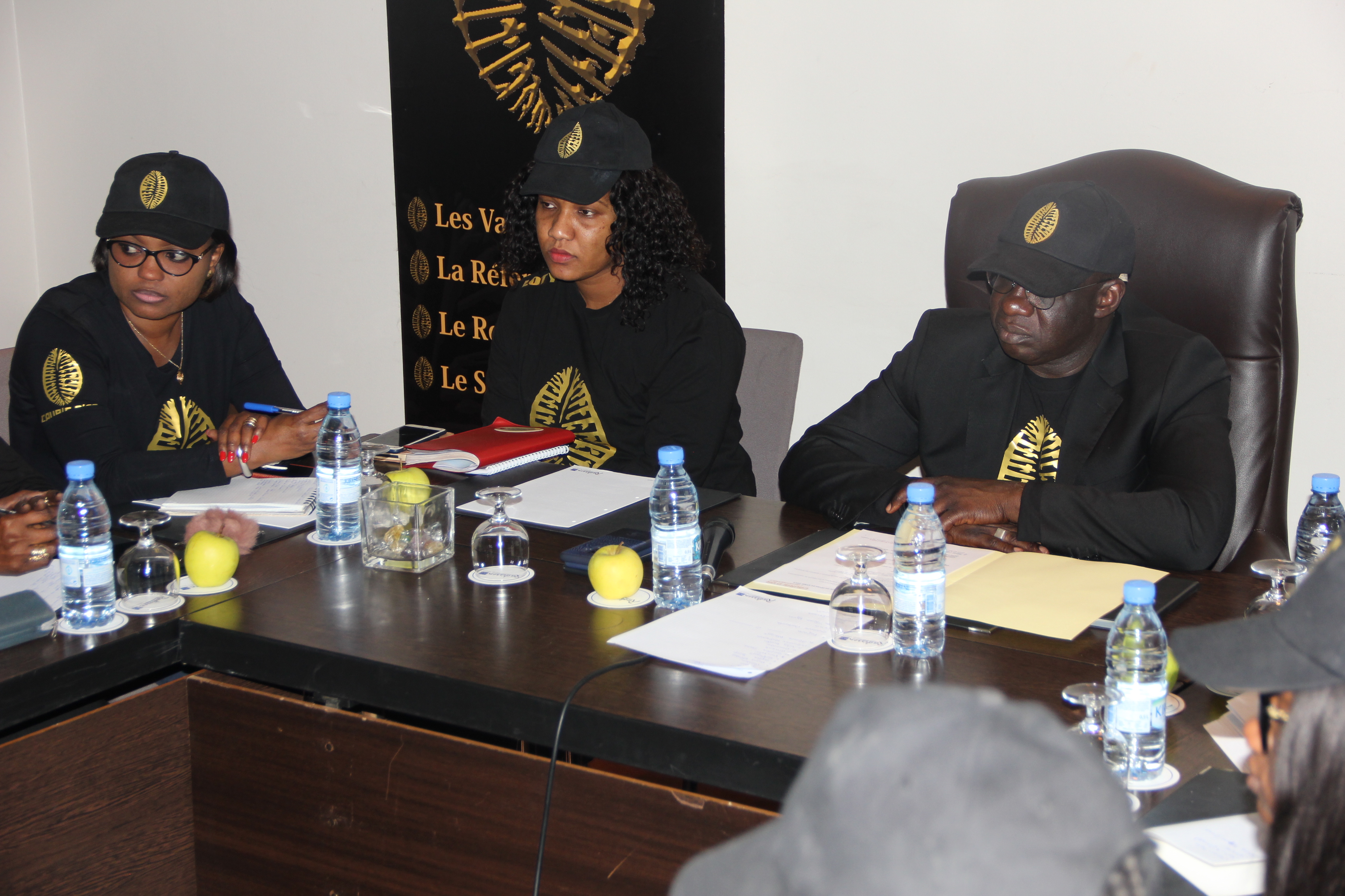 Les images de la réunion mise au point sur les préparatifs des CAURIS D'OR le 20 avril au Chapito du King Fhad.