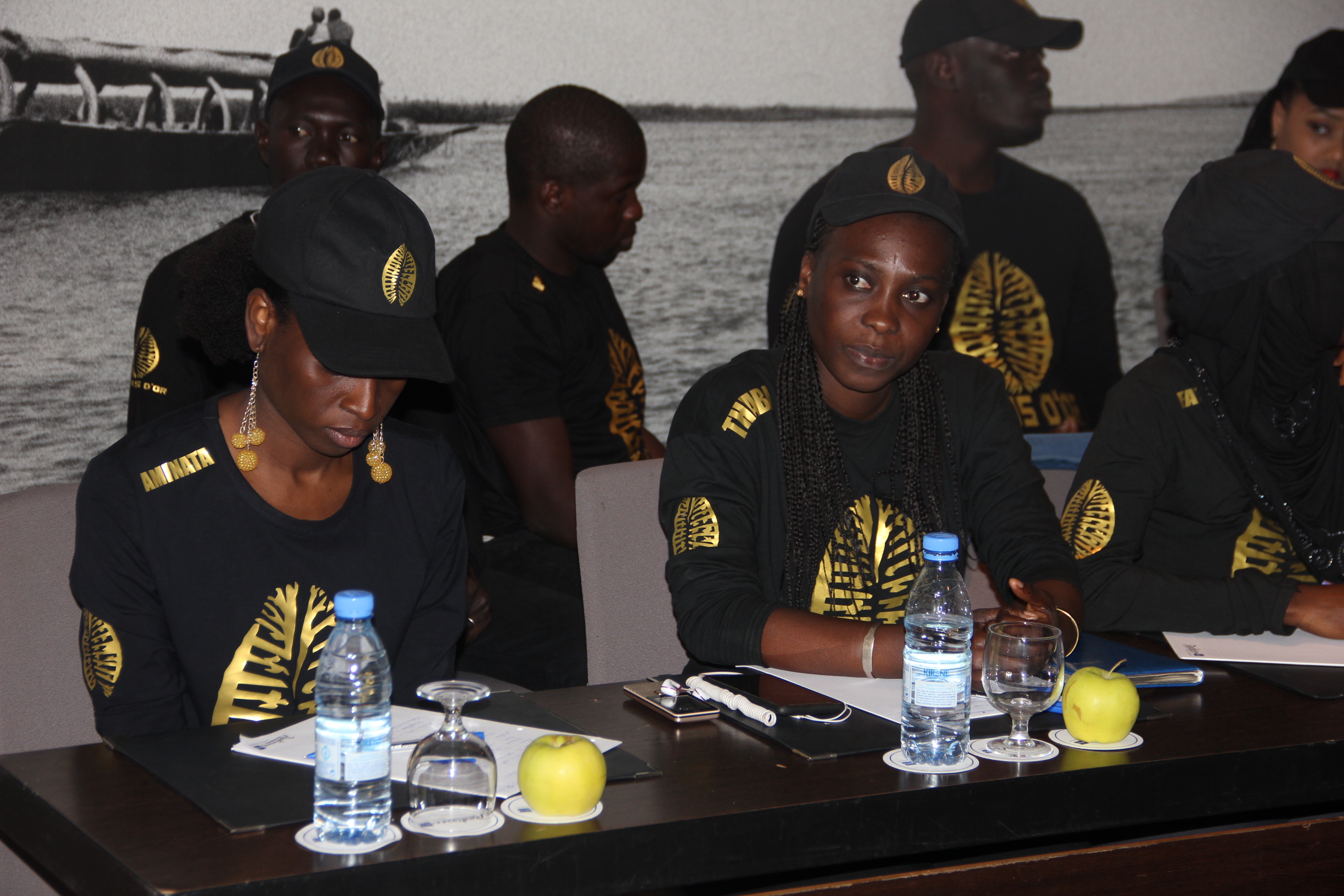 Les images de la réunion mise au point sur les préparatifs des CAURIS D'OR le 20 avril au Chapito du King Fhad.