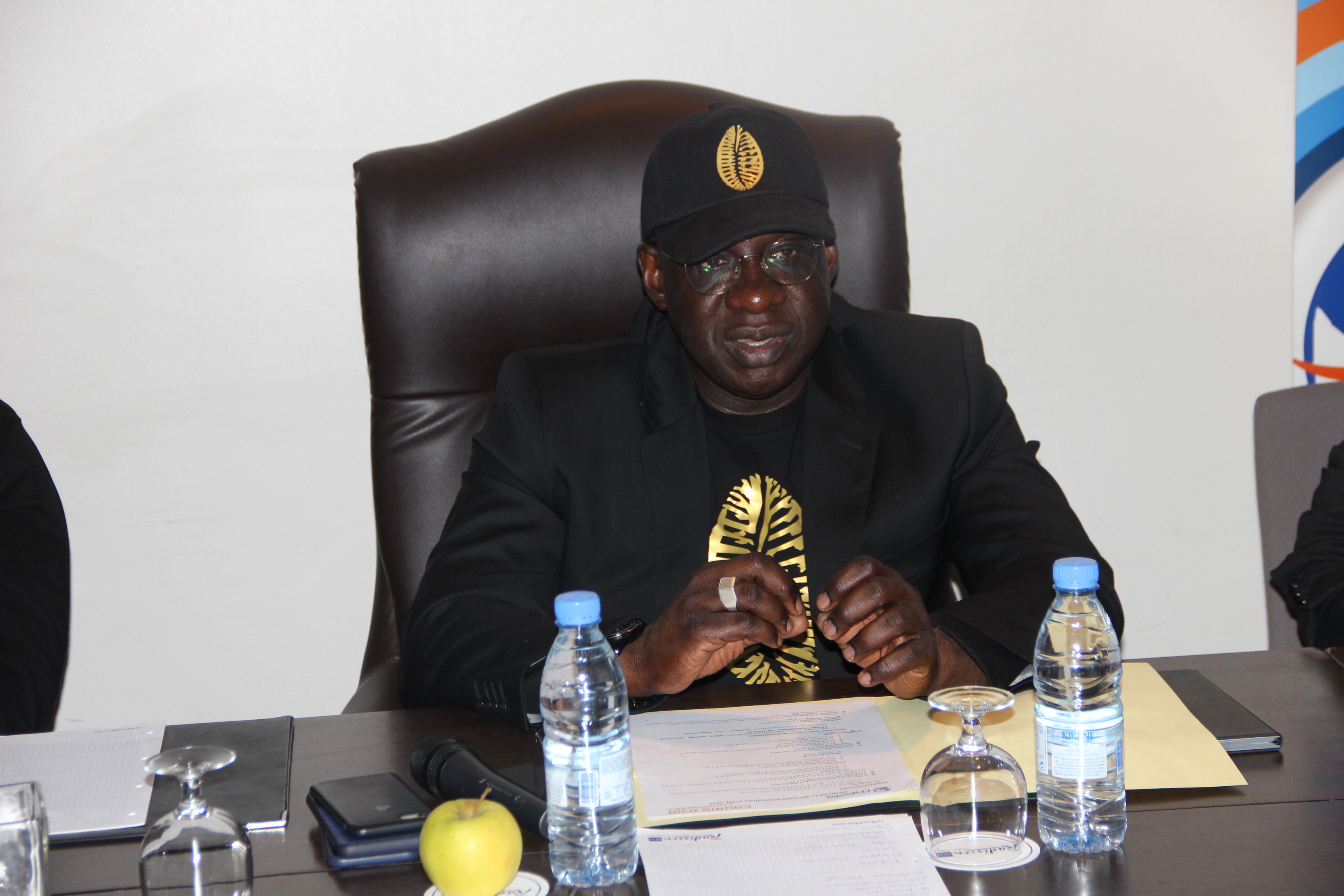 Les images de la réunion mise au point sur les préparatifs des CAURIS D'OR le 20 avril au Chapito du King Fhad.