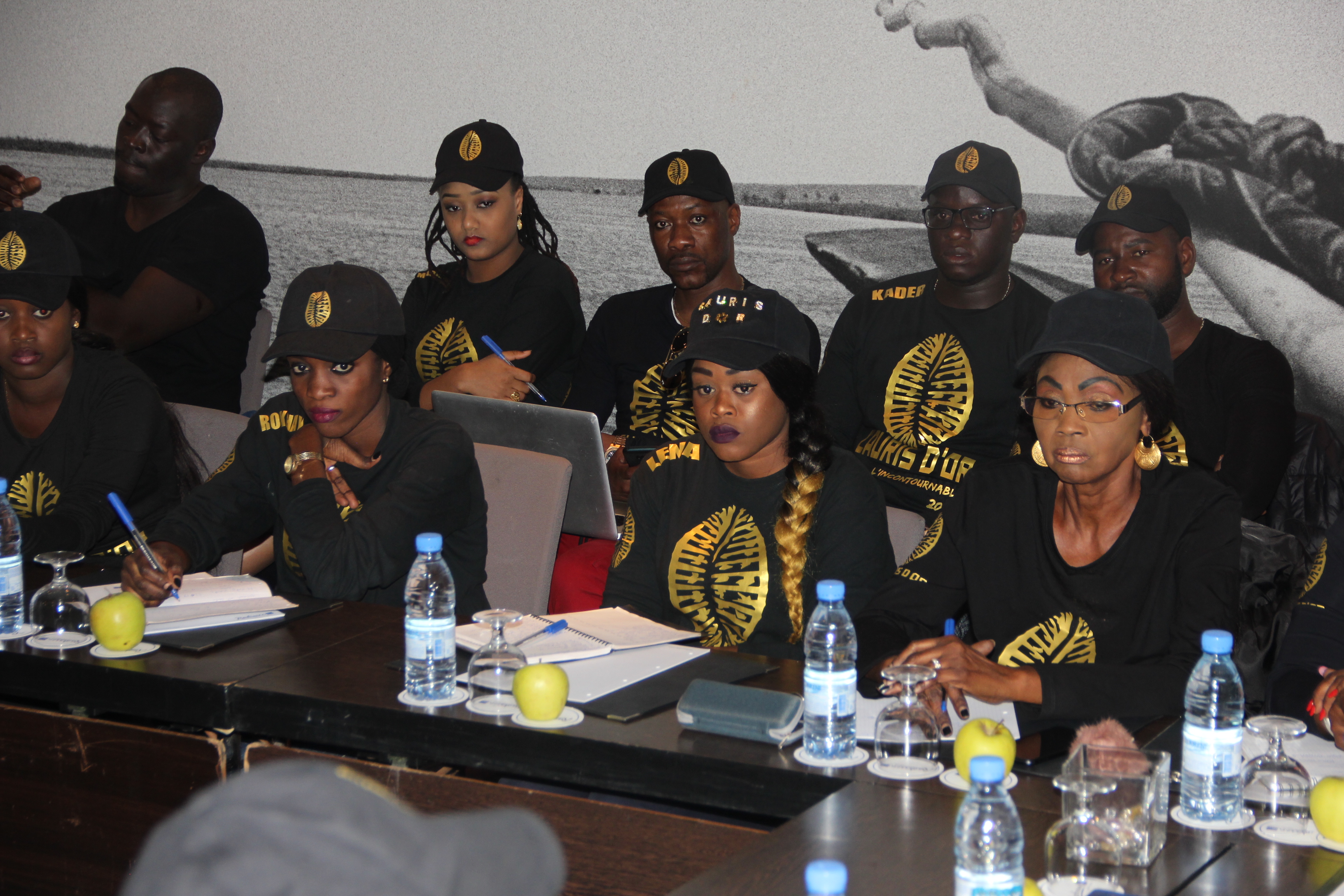 Les images de la réunion mise au point sur les préparatifs des CAURIS D'OR le 20 avril au Chapito du King Fhad.