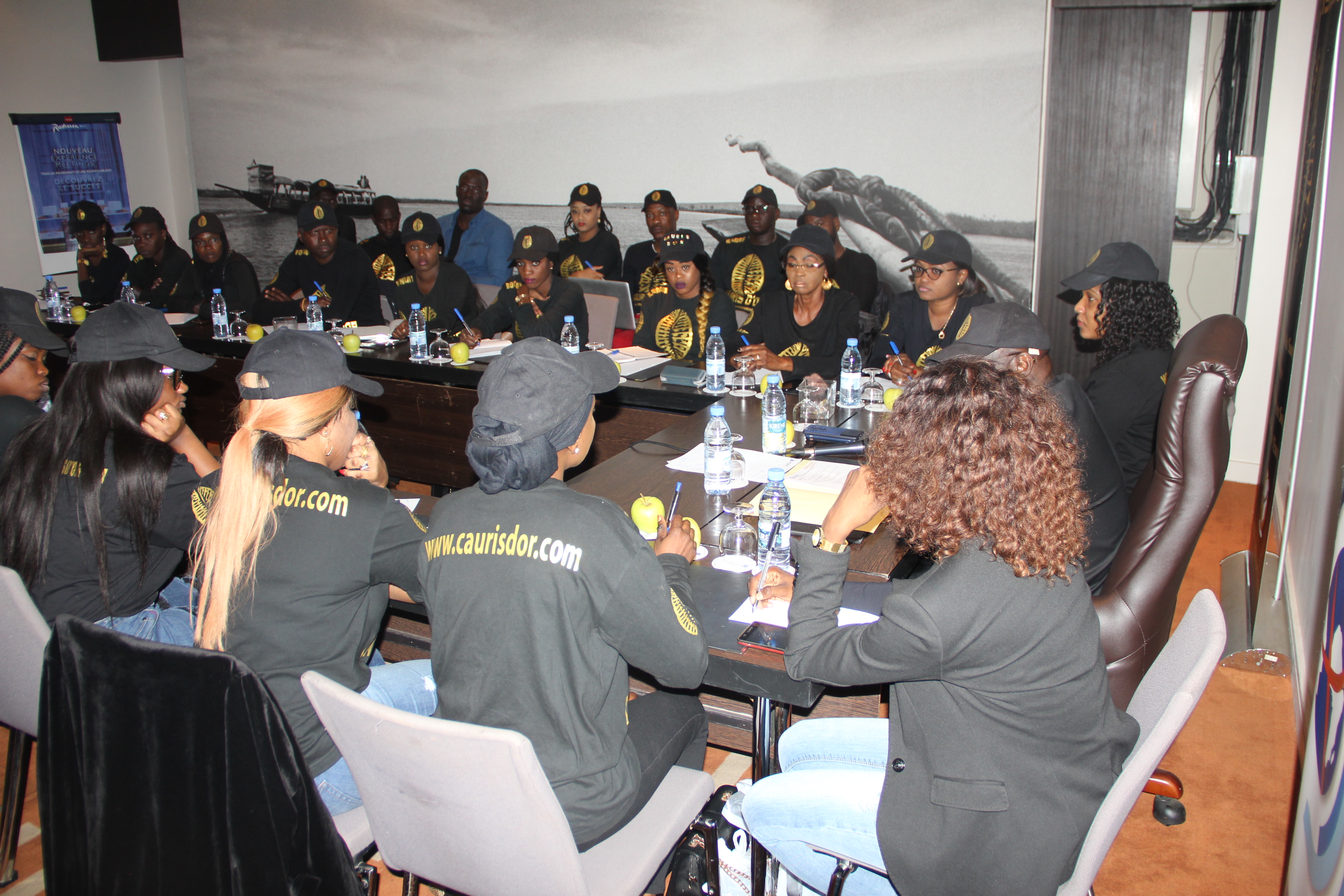 Les images de la réunion mise au point sur les préparatifs des CAURIS D'OR le 20 avril au Chapito du King Fhad.