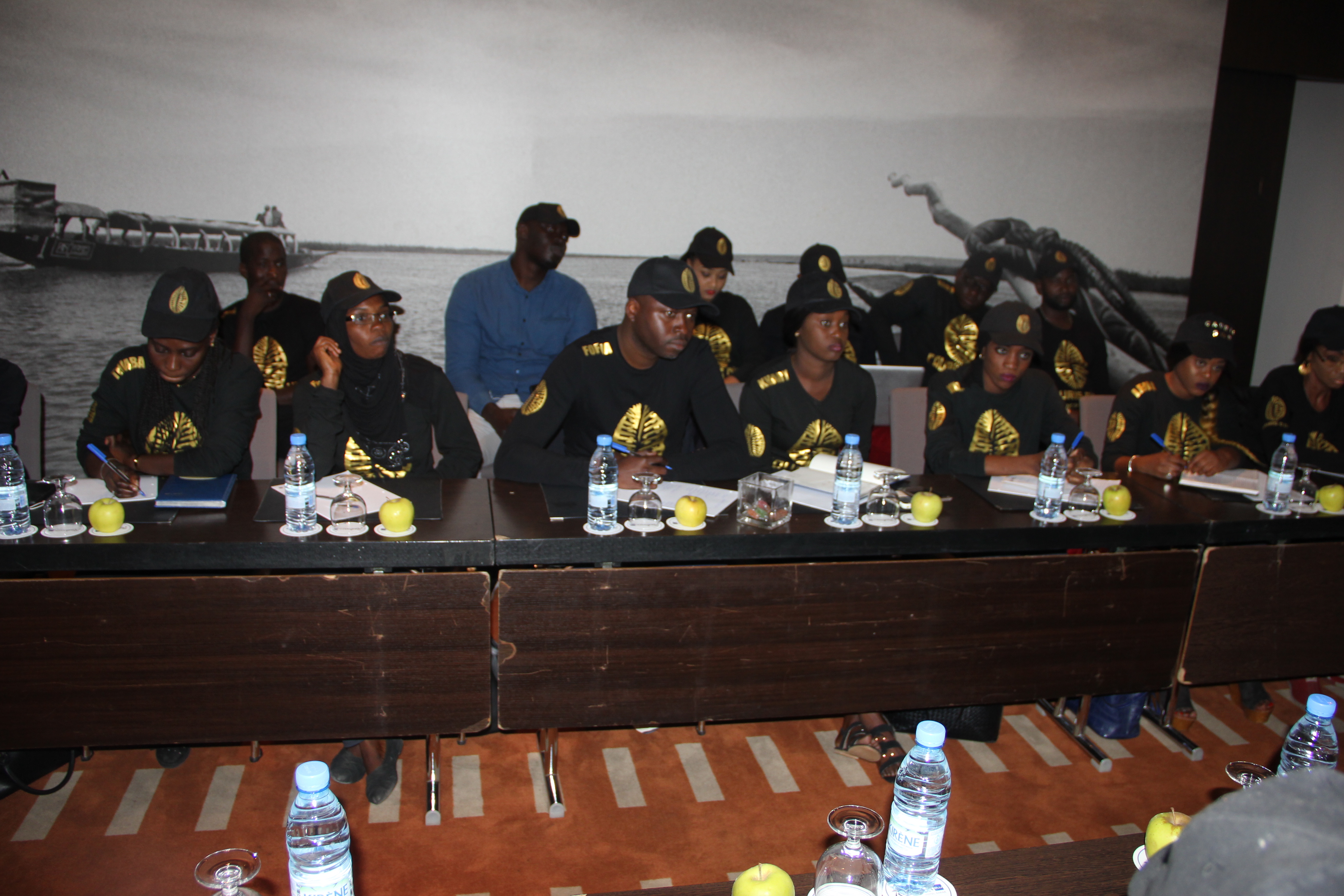 Les images de la réunion mise au point sur les préparatifs des CAURIS D'OR le 20 avril au Chapito du King Fhad.