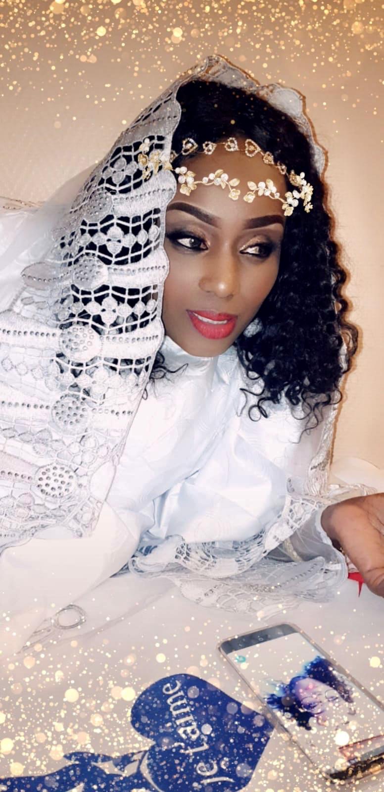 Feuz Galsen s'est mariée avec Books de Sen Kumpa, regardez