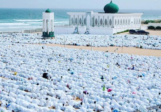 Appel Layéne : Yoff envahi de blanc.