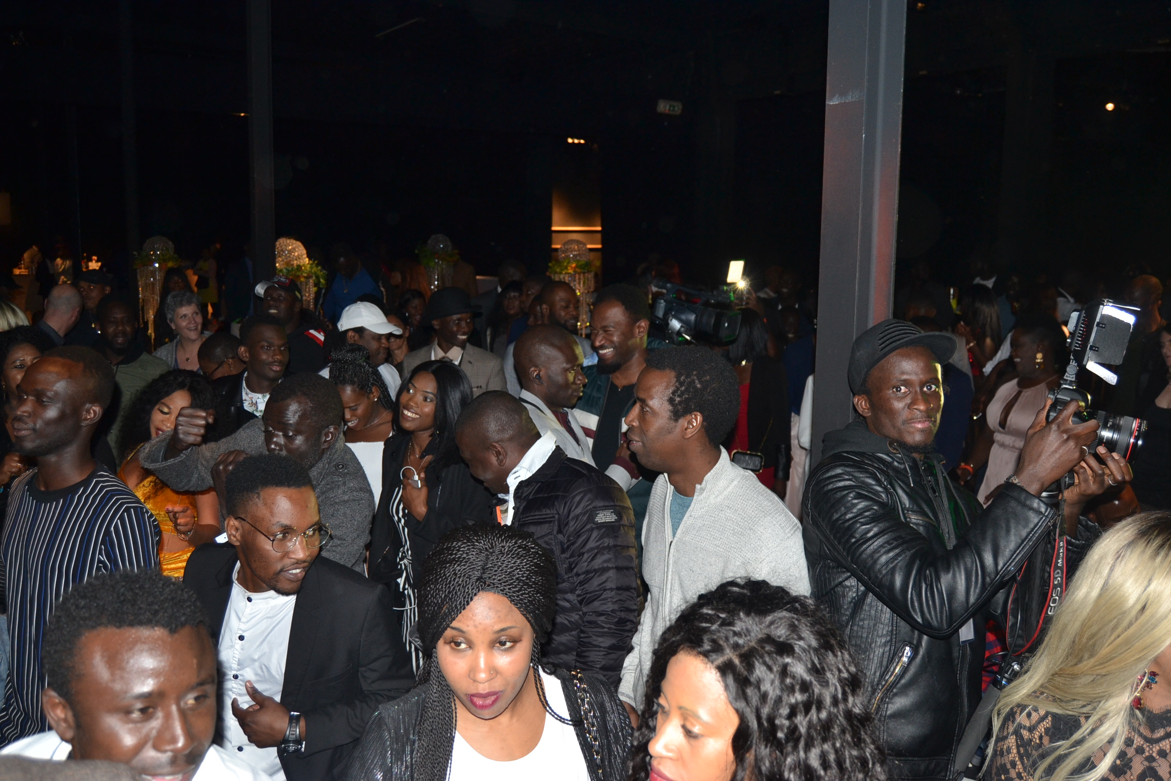 Pape Diouf assure un show époustouflante au Key West, Bruxelles répond à BE TERANGA de Thierno Diop. Les images