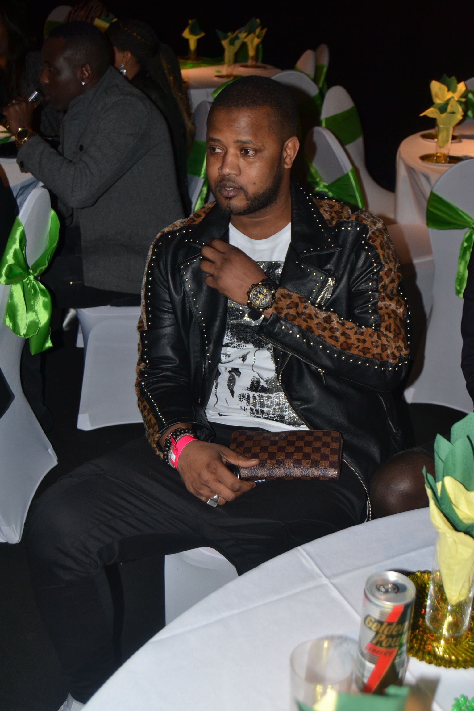 PHOTOS: Abdalah Meissa Waly, l'ami de l'international Kara Mbodj en action à la soirée de Pape Diouf à Bruxelles en compagnie de Zing Senghor et sa bande.