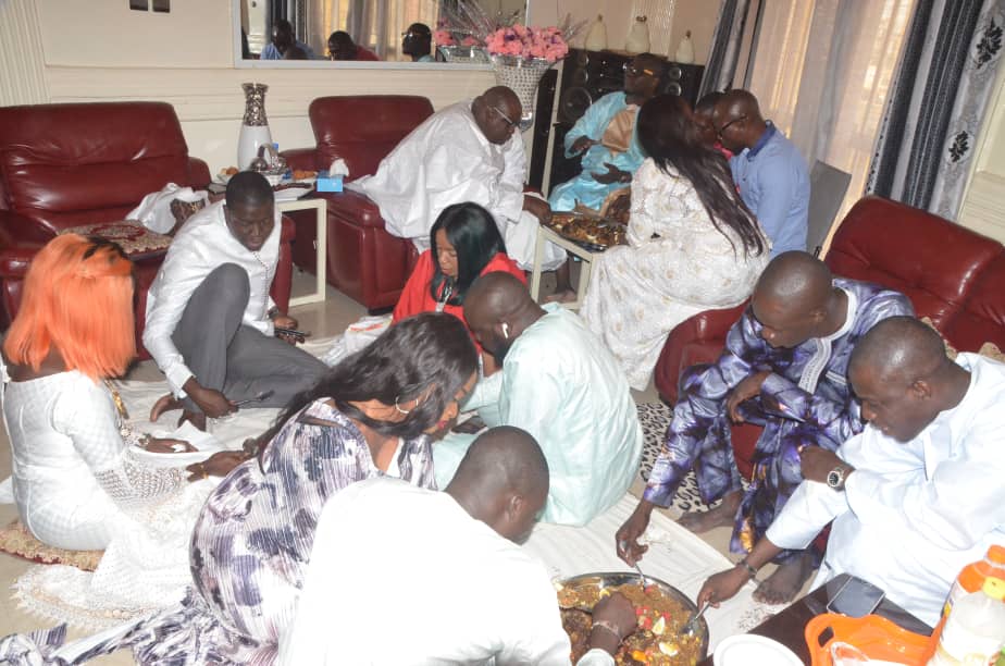 119 Appel de Seydina Limamou Laye, Pape Seck Touba Couture reçoit ses amis chez lui. REGARDEZ LES IMAGES