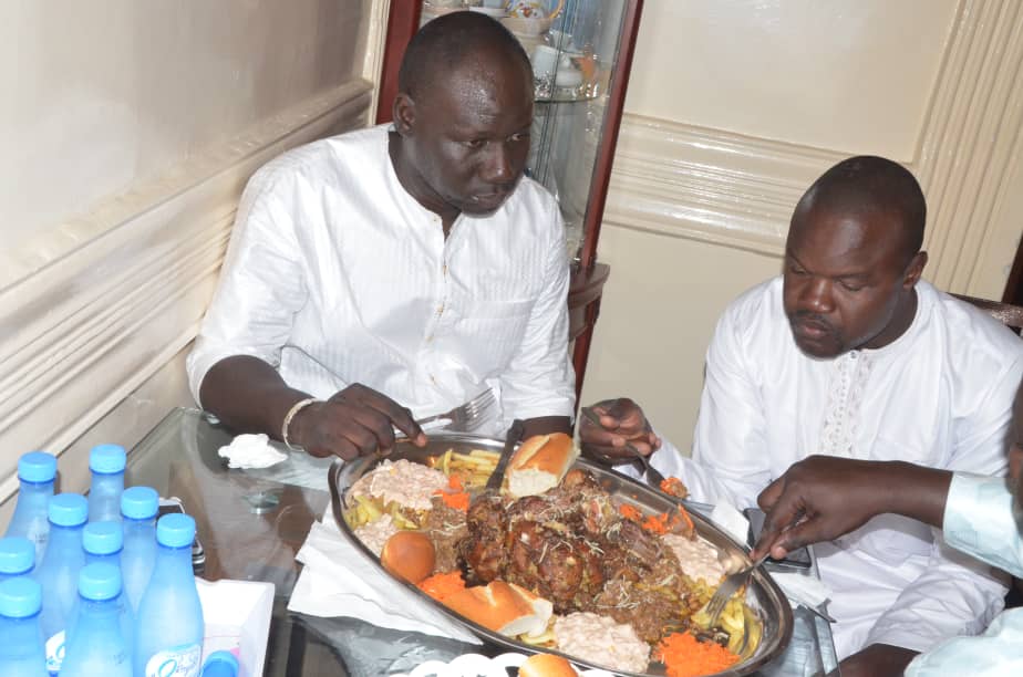 119 Appel de Seydina Limamou Laye, Pape Seck Touba Couture reçoit ses amis chez lui. REGARDEZ LES IMAGES