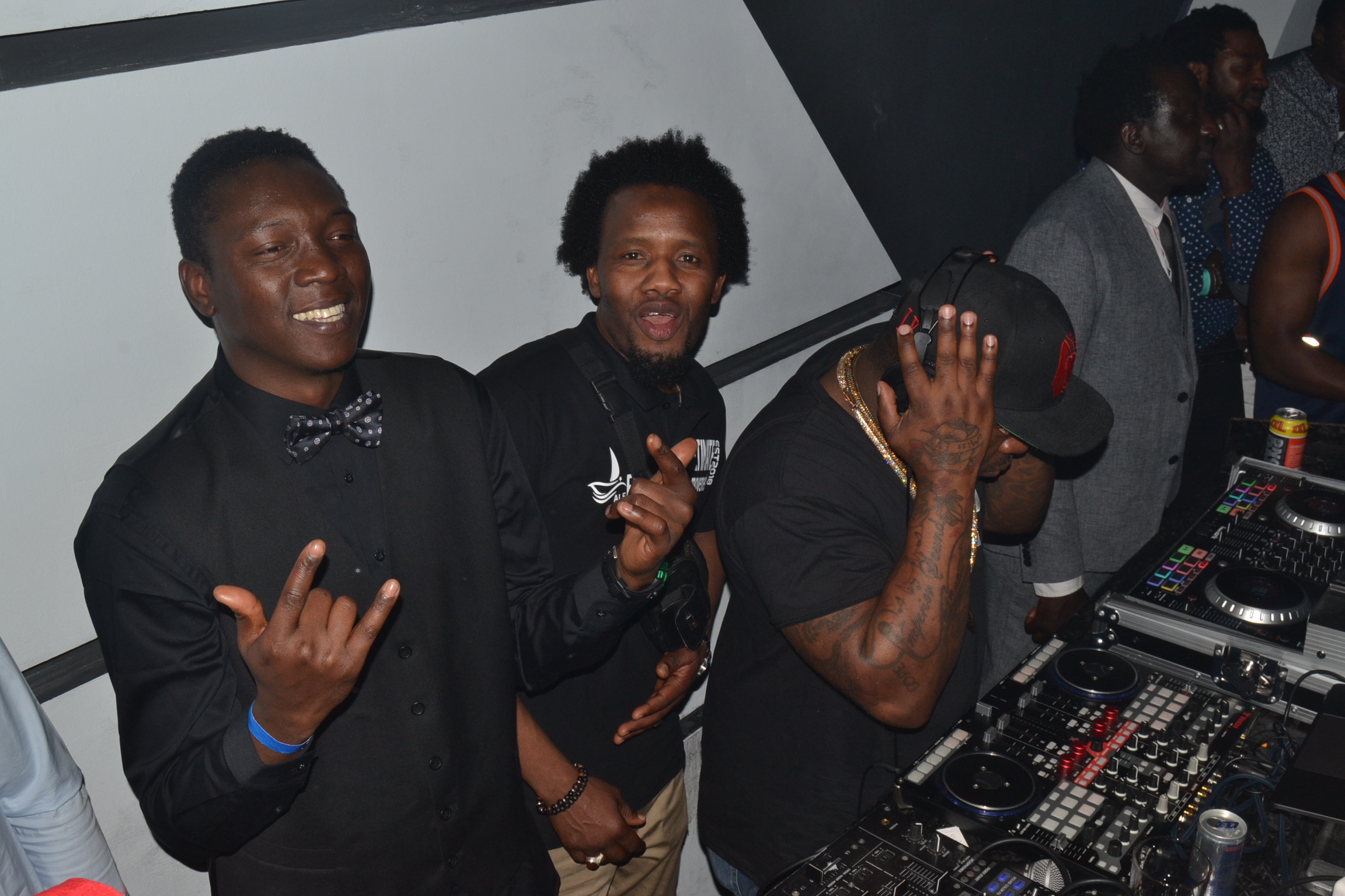 66 IMAGES: STUTTGART: Pape Diouf dans la chaleur du Stage Stadium Theatre pimente les gambiens avec Alpha Prod.