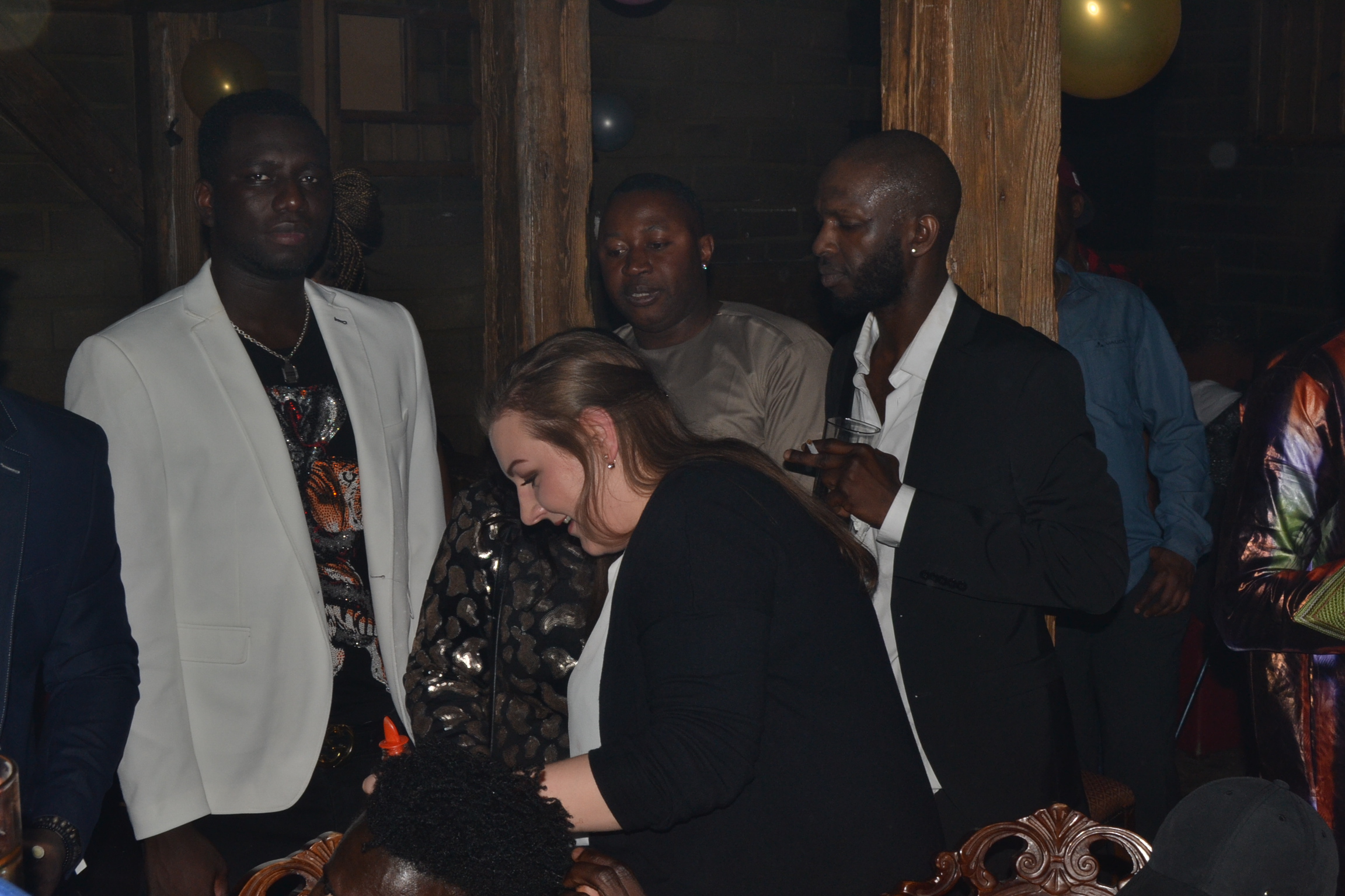 66 IMAGES: STUTTGART: Pape Diouf dans la chaleur du Stage Stadium Theatre pimente les gambiens avec Alpha Prod.