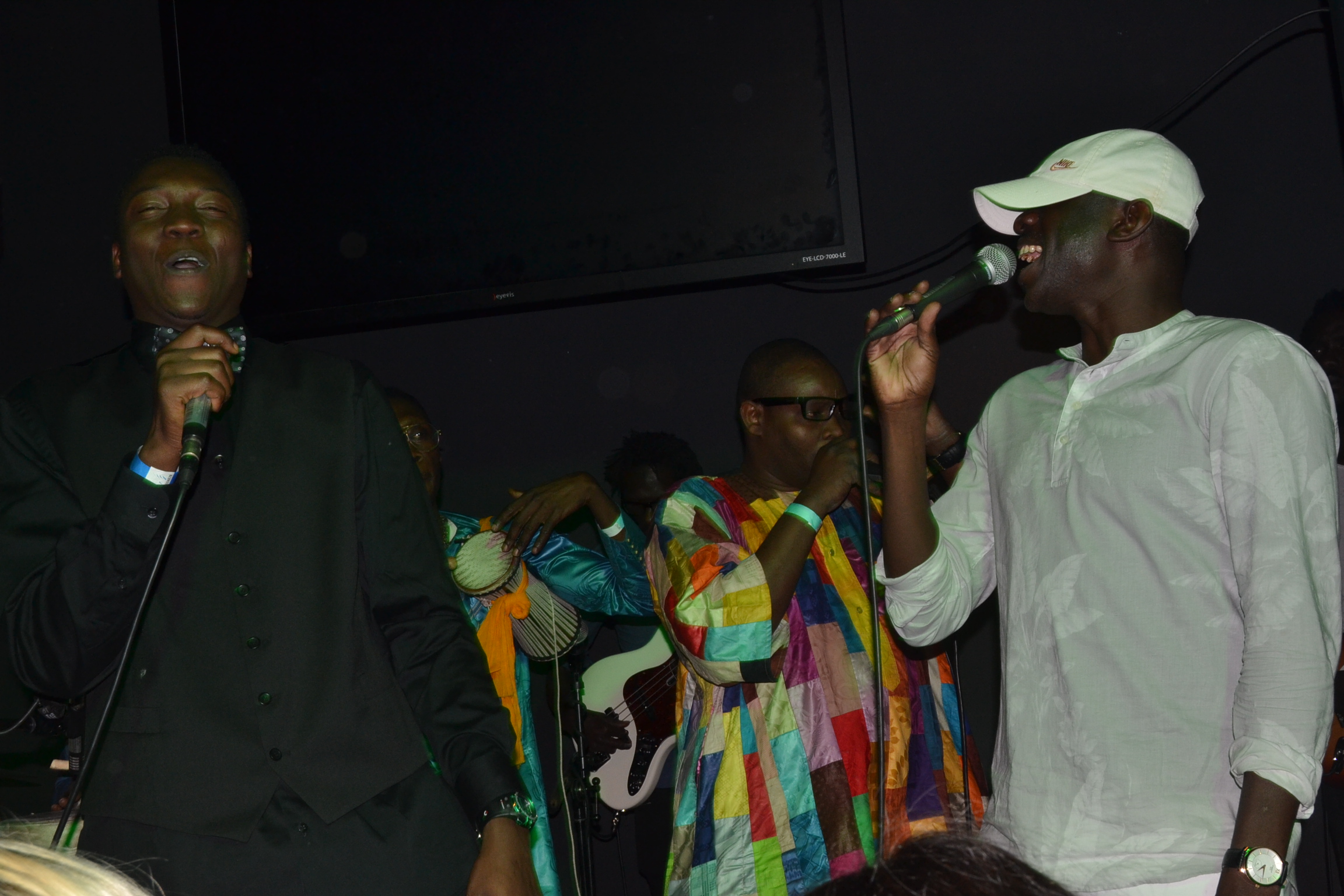 66 IMAGES: STUTTGART: Pape Diouf dans la chaleur du Stage Stadium Theatre pimente les gambiens avec Alpha Prod.
