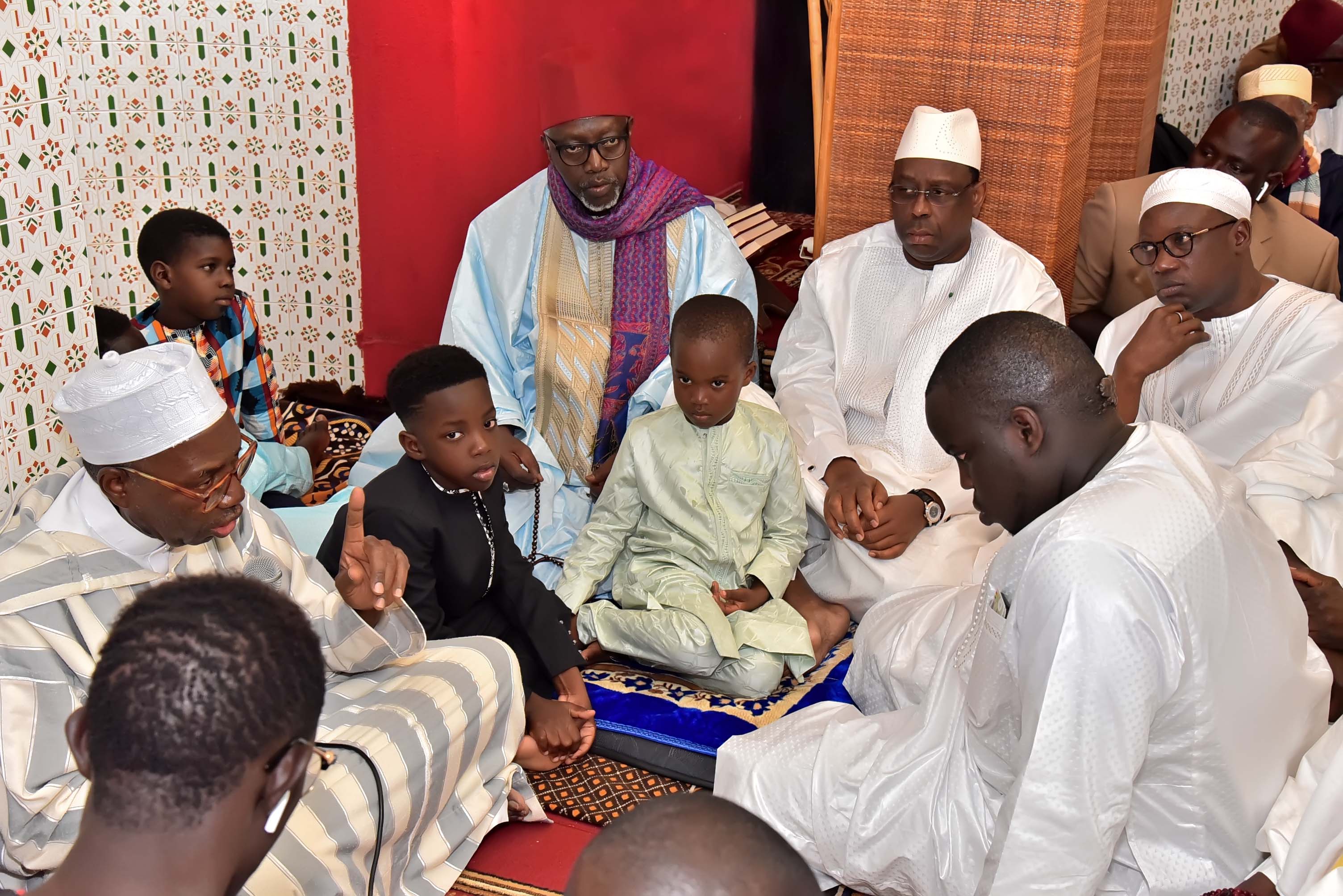 Mariage de Mamadou SECK fils de Amadou SECK DG de Eurogerm : Le chef de l’état marque sa présence à la mosquée