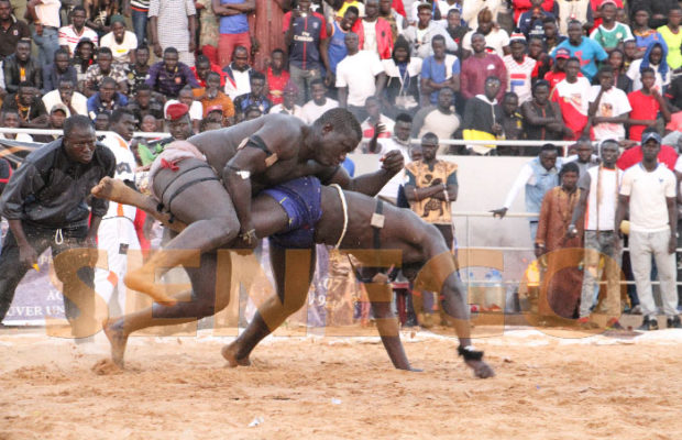 Wouly Wouly « dégrade » le policier Big Pato, tout ce que vous n’avez pas vu en images