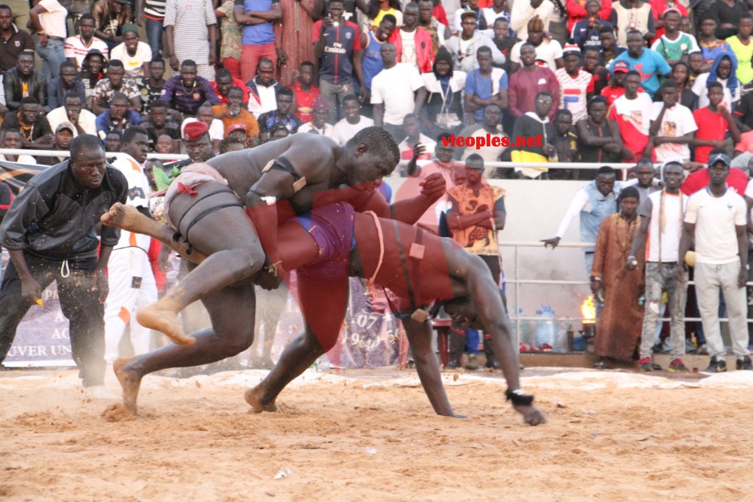 Wouly Wouly « dégrade » le policier Big Pato, tout ce que vous n’avez pas vu en images