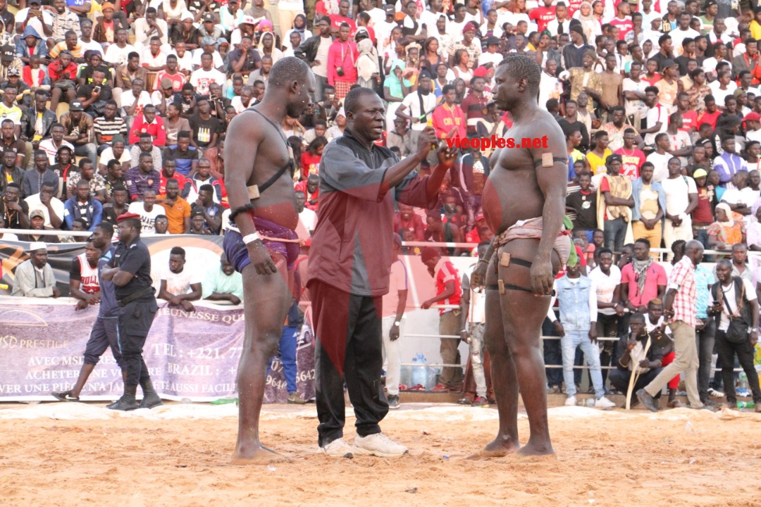 Wouly Wouly « dégrade » le policier Big Pato, tout ce que vous n’avez pas vu en images