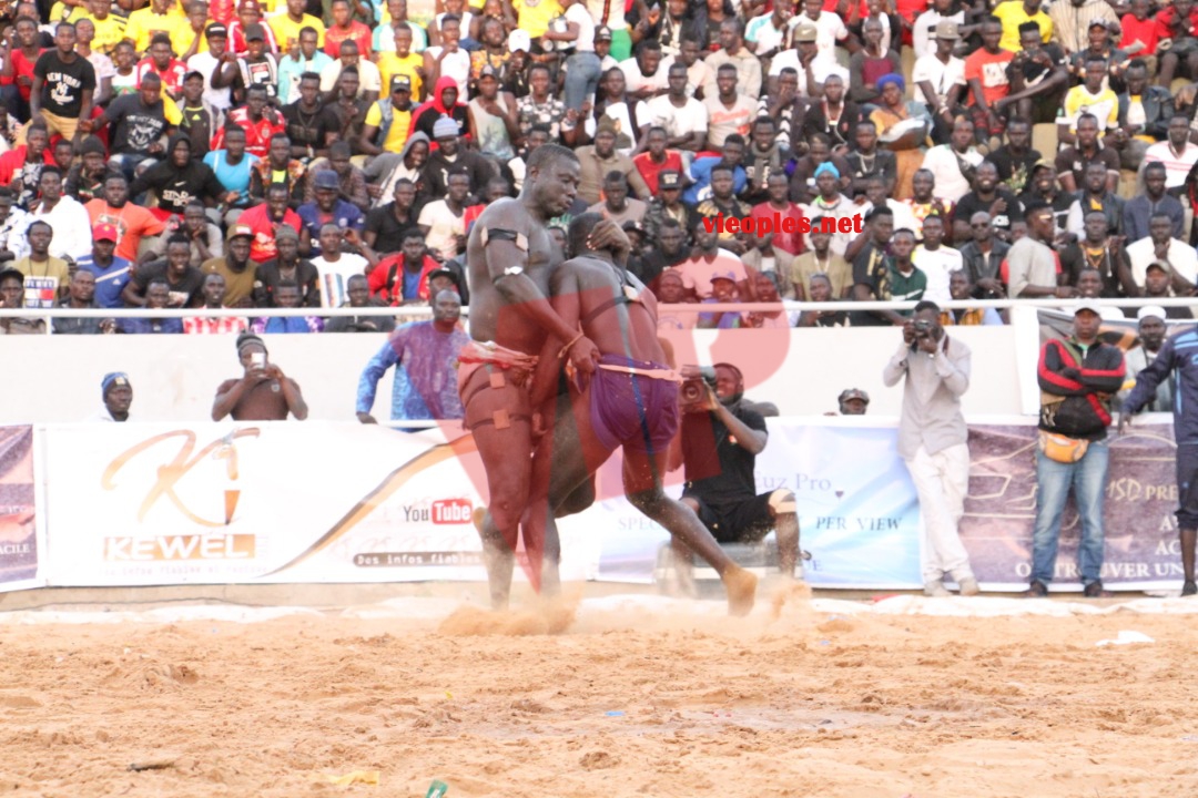 Wouly Wouly « dégrade » le policier Big Pato, tout ce que vous n’avez pas vu en images