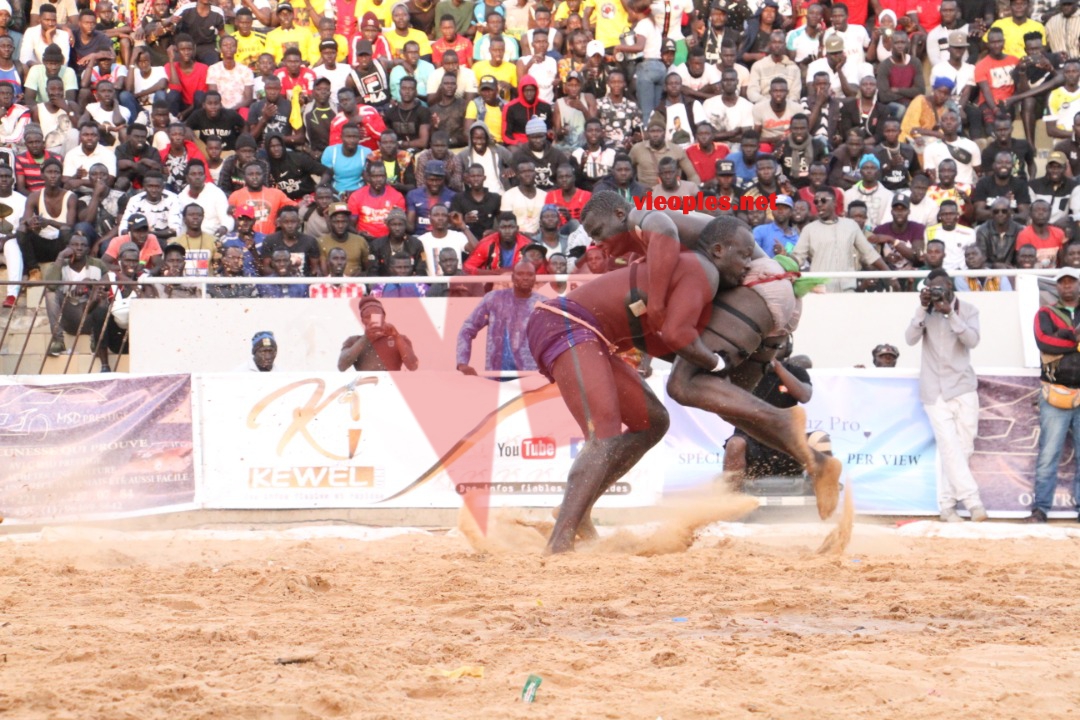 Wouly Wouly « dégrade » le policier Big Pato, tout ce que vous n’avez pas vu en images