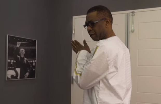 Découvre le nouveau clip de Youssou Ndour