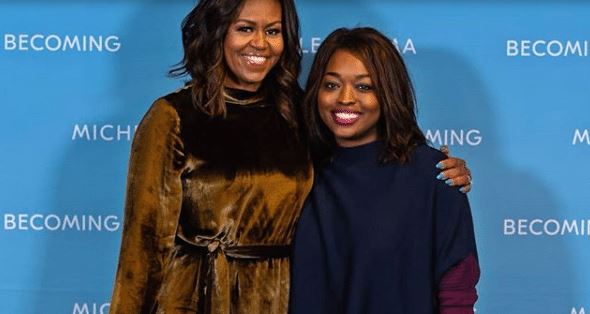 Arrêt sur image : Amy Sarr Fall pose avec Michelle Obama