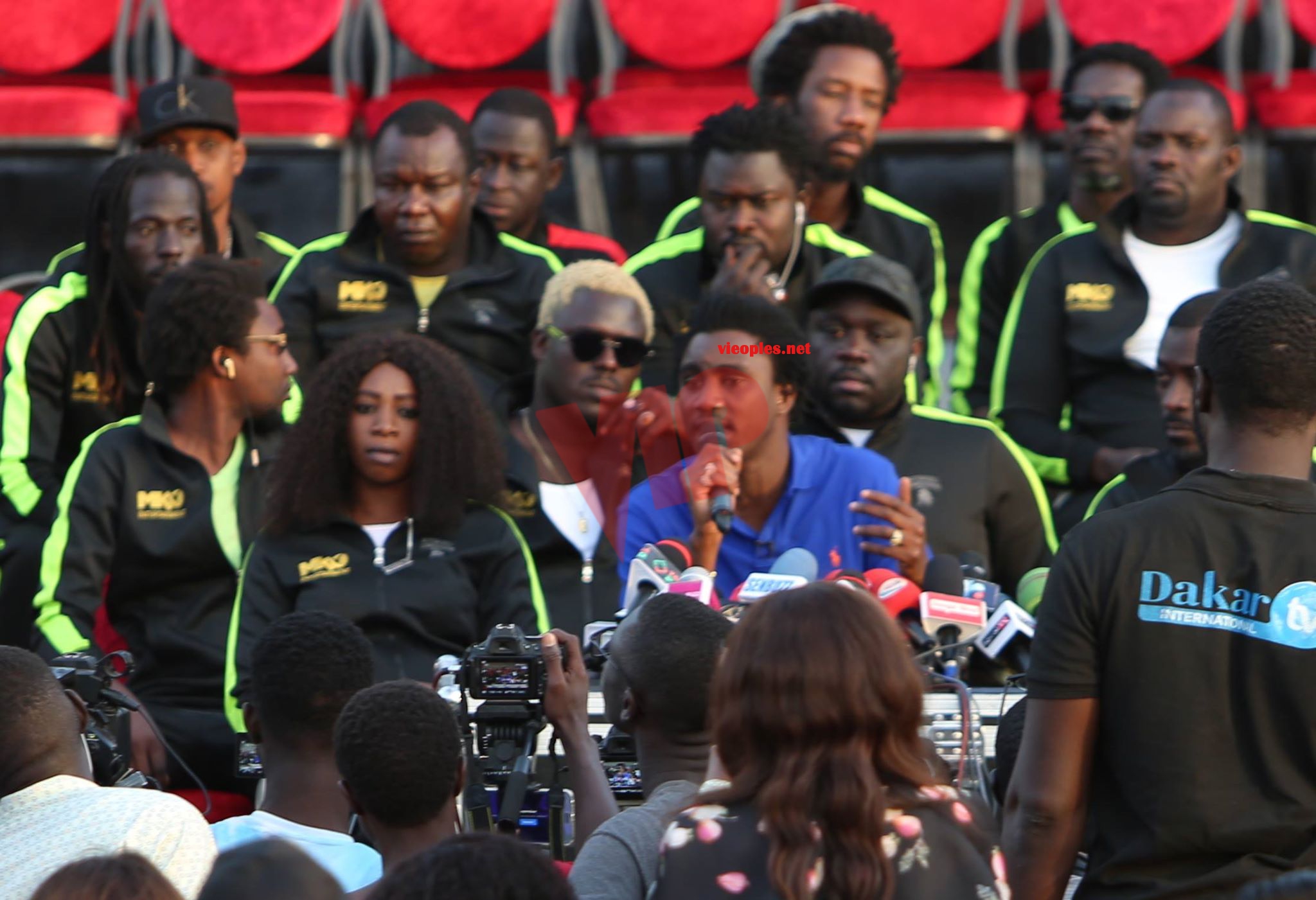 ANNIVERSAIRE: Waly Seck transforme l'esplanade du grand theatre en semi- concert avec les journalistes.