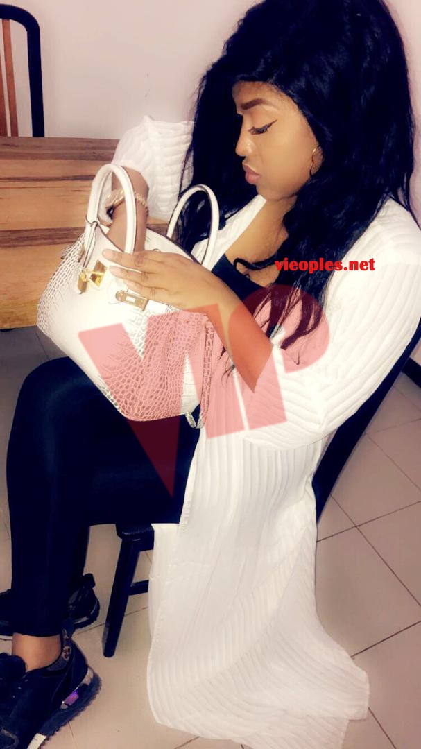 Le mannequin Eva rose toute sublime refait surface avec un nouveau business aux Almadies avec son mari.