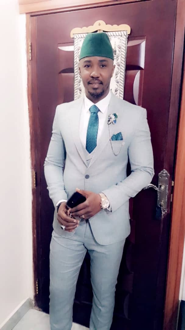 ANNIVERSAIRE WALY SECK: L'incontournable Cheikh Sarr de la Zik Fm séduit le public du grand theatre.