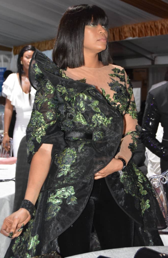 Colé Faye, patronne de Cobra Beauty Hair Shop marque le territoire du grand theatre pour l'anniversaire de son ami et frére Waly Seck.