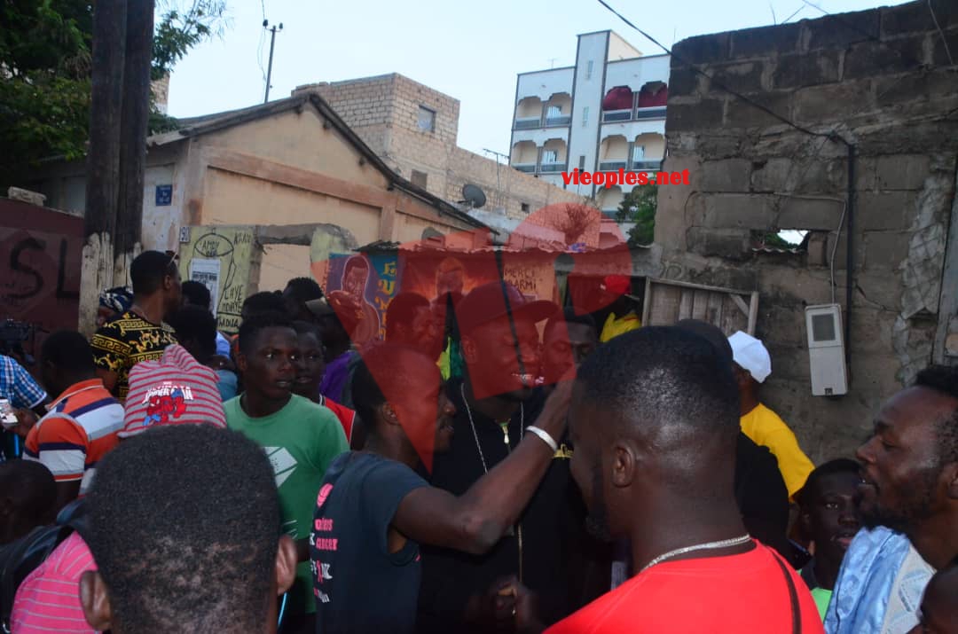 BOY NIANG vs LAC 2: Les supporters de Boy Niang déja dans l'ambiance du combat à Pikine.