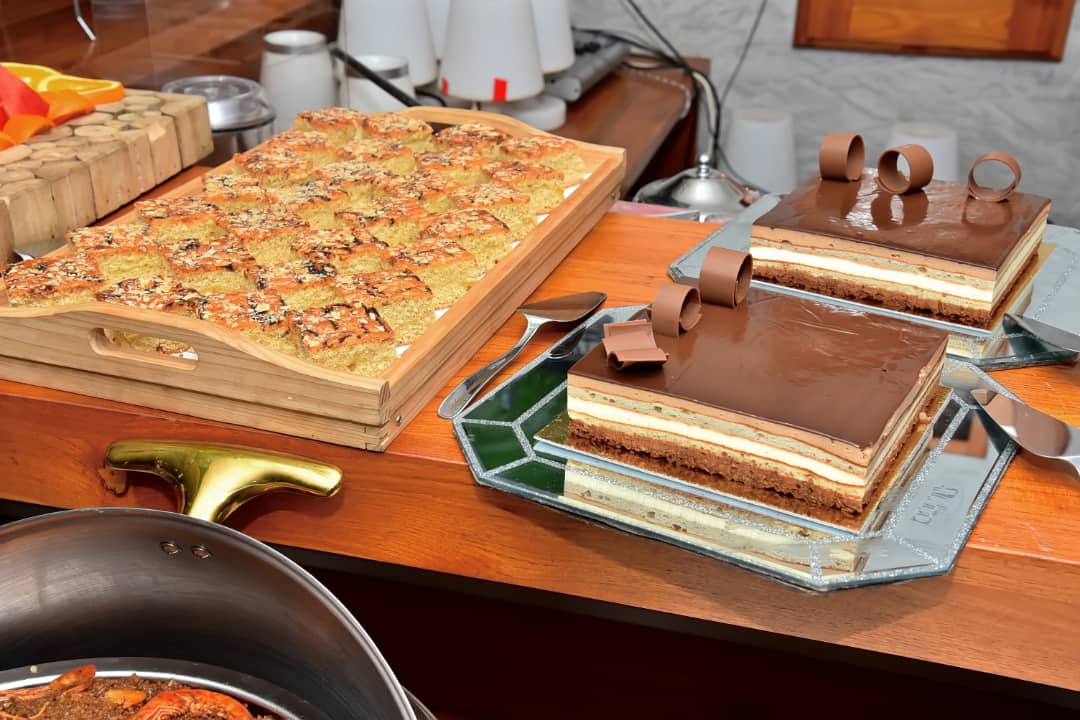 Le K LOUNGE à l'étage de chez Katia vous propose un Ndogou Buffet avec les Oustazs les vendredi, samedi et dimanche aux Almadies.