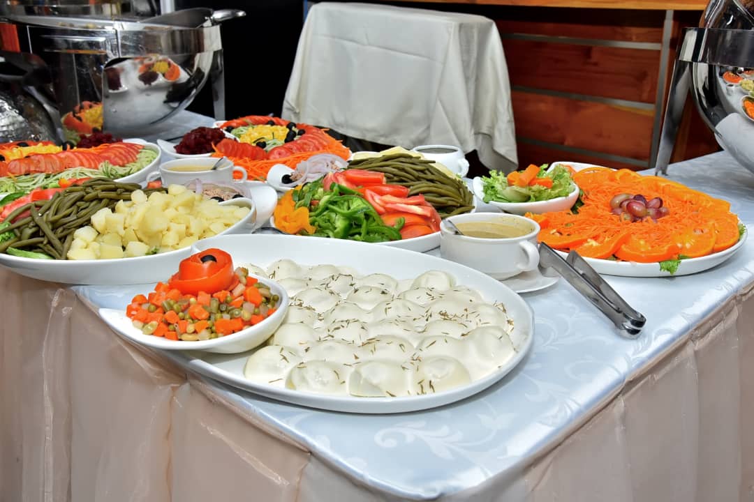 Le K LOUNGE à l'étage de chez Katia vous propose un Ndogou Buffet avec les Oustazs les vendredi, samedi et dimanche aux Almadies.