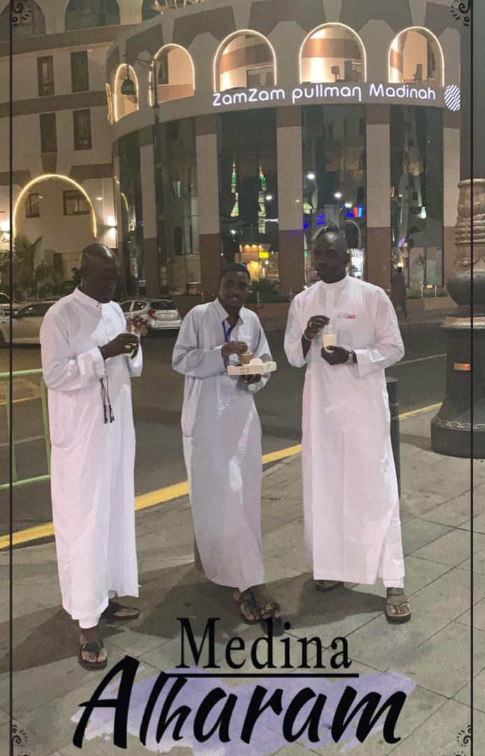 VIDEO OUMRA: Waly Seck fait confiance à Cathy Travel Tayssirou Assyl pour son voyage et remercie Khady Dioum.