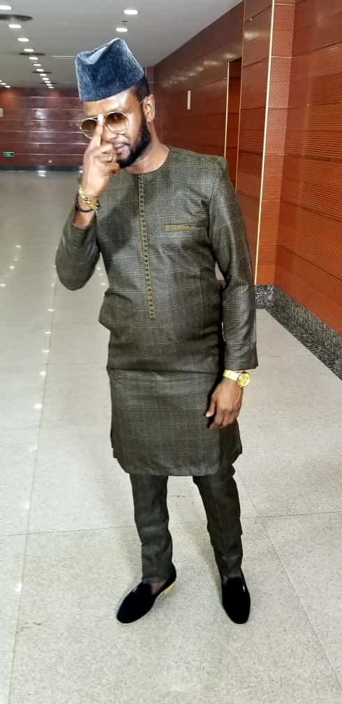 L'artiste Mauritanien Ousmane Gangué en mode shooting.