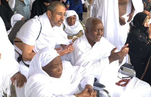 Oumra : Baba Lamine Niass et Seyda Mariama Niass à la Mecque… Regardez