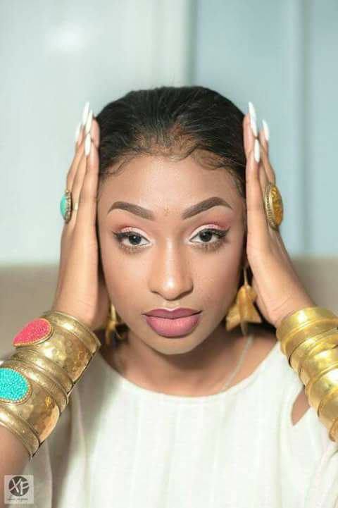 06 Photos ) Korité 2019 : La charmante épouse de Kara Mbodj Fatou Mbaye apporte sa touche de glamour