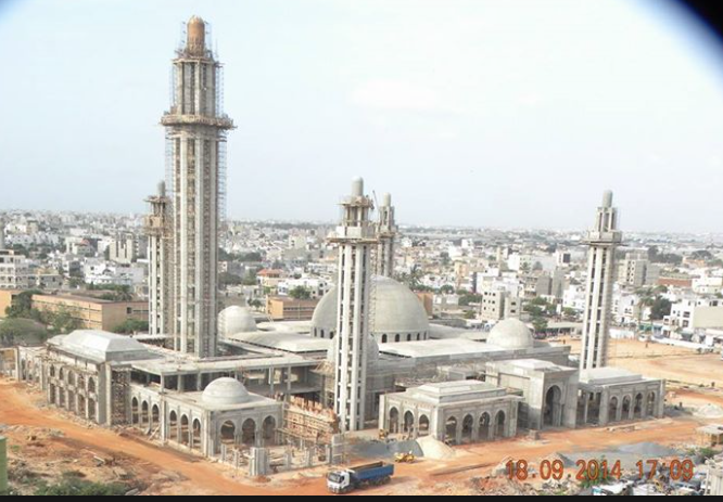 En direct de Massalikoul Djinane, la communauté mouride a célébré la nuit du "LEYLATOUL KHADRE".