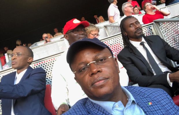 Le ministre du sport Matar Ba, le président de la fédération sénégalaise de football, le vice président et le Sélectionneur Aliou Cissé à Madrid pour soutenir Sadio Mané.