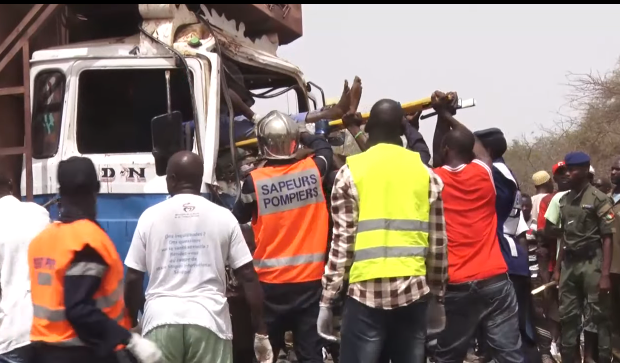 Voici les images de l’accident qui a coûté la vie à 10 personnes et plusieurs blessés