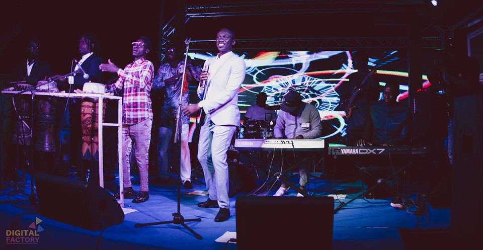 Novotél Pape Diouf se donne en spectacle live en guise de "ndewleunn"